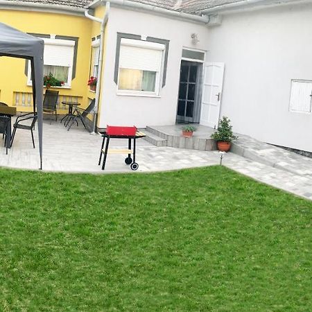Viktor Apartmanhaz Zamárdi Екстериор снимка