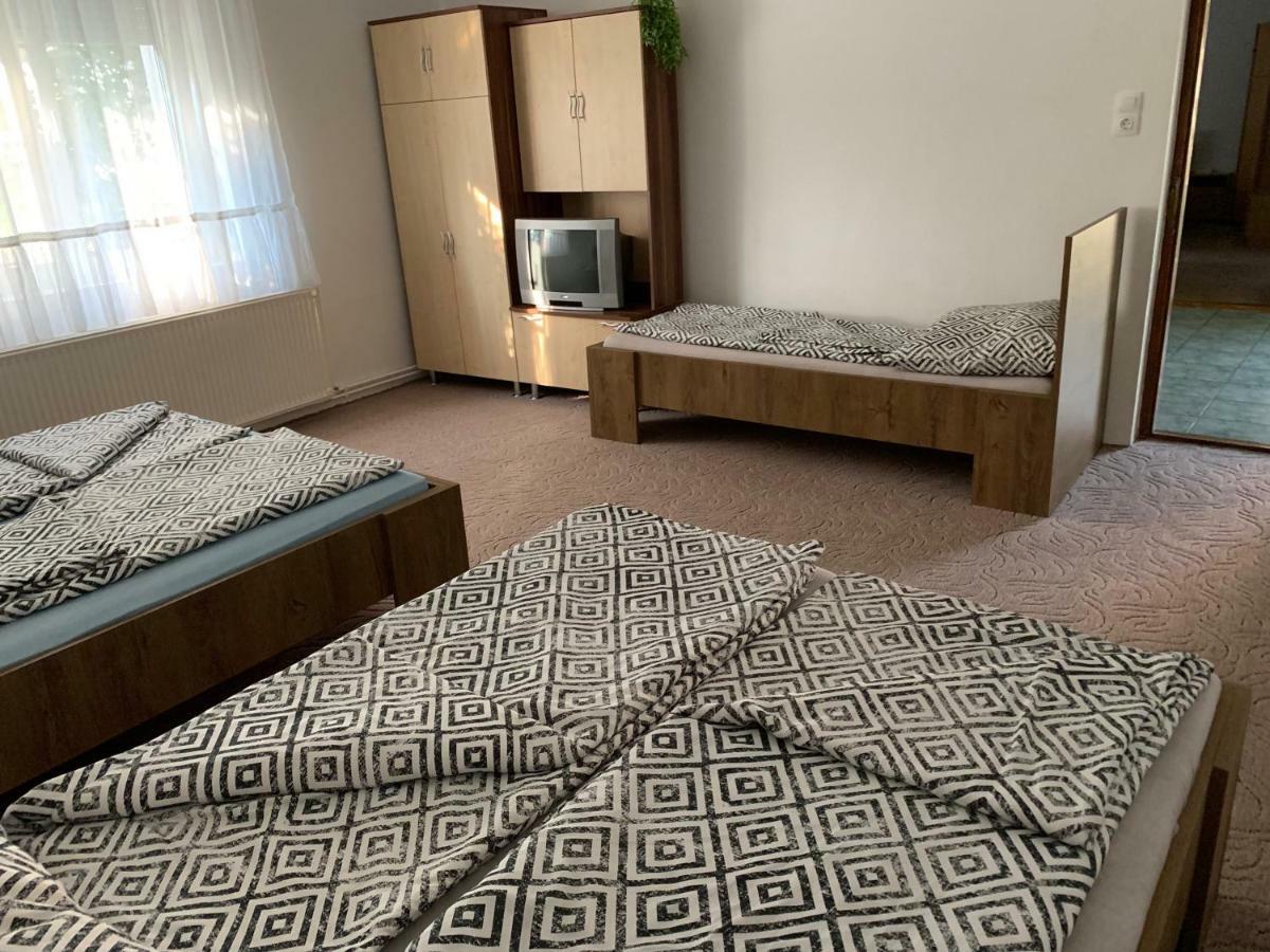 Viktor Apartmanhaz Apartment Zamárdi Екстериор снимка