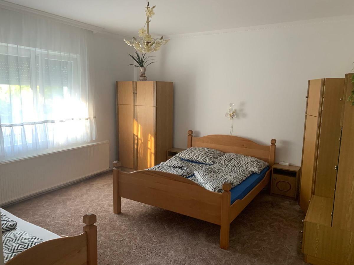 Viktor Apartmanhaz Apartment Zamárdi Екстериор снимка